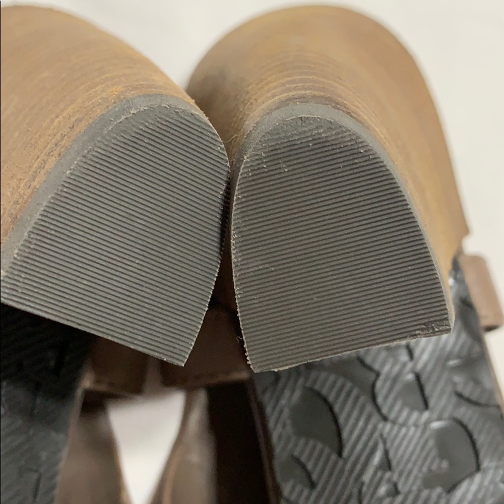 Taupe Gianni Bini 4” heels, new condition - Picture 7 of 8
